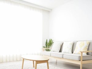 部屋とソファ