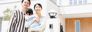 引っ越しをする家族