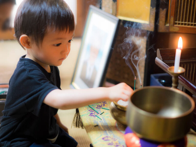 仏具と子ども