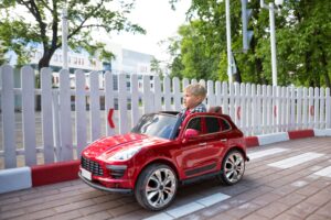 子どもが乗る車